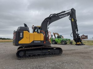 Volvo EC140 E med engcon tiltrotator